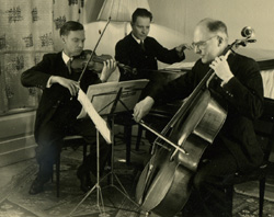 Edvard Röntgen (right) in het Rontgen Trio