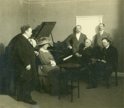 Julius Röntgen in the Frankfurter Musikwerk Fabrik recording several piano rolls, May 1909