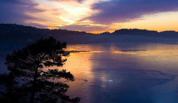 Uitzicht op de fjord vanuit Troldhaugen, Griegs huis bij Bergen.